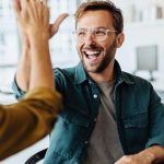 12 formas en cómo la IA y el análisis de sentimientos mejoran el servicio al cliente